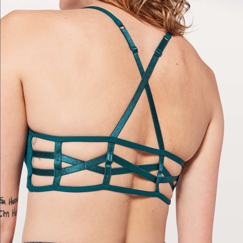 Lululemon Hot Spell Crossback Bra in Dark Uniform Blue